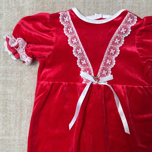 Vintage red velour romper with lace trim | 6-9 months - Picture 2 of 6